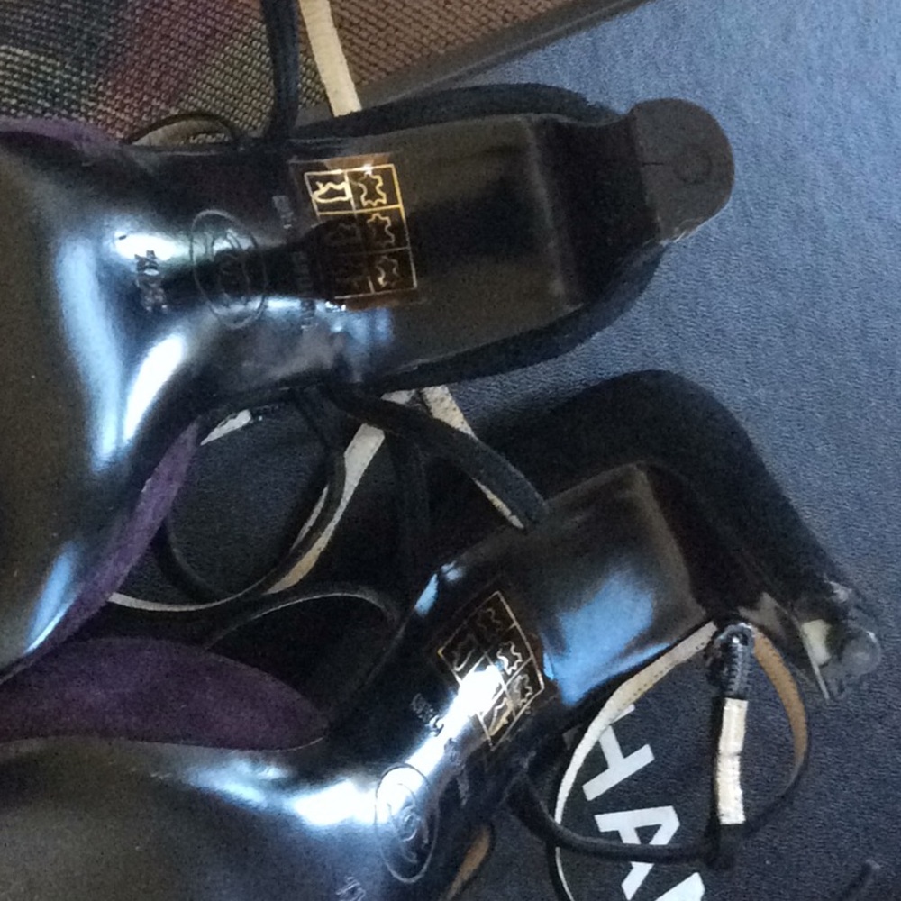 CHANEL purple & black strappy suede pumps - Picture 12 of 12